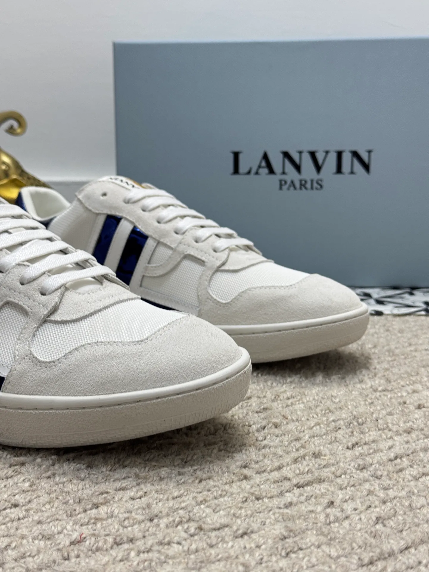 Men's men's shoes 💰520 [New style] 🦈🦈lanvin #LANVIN spring and summer series new colors ❤️‍🔥The latest lace-up fashionable casual Forrest Gump running shoes~bumpr high-quality couple 👫 series!! The latest trendy products of the season. Many bloggers have planted grass and purchased the original molds for customization. The uppers are nubuck leather. They are very versatile, fashionable and casual, and are comfortable to wear on the feet. Recommended! The original molds have clear logo rubber bottoms, which are non-slip and wear-resistant. Size: Female 36~40 Male 38-44 (45 customized